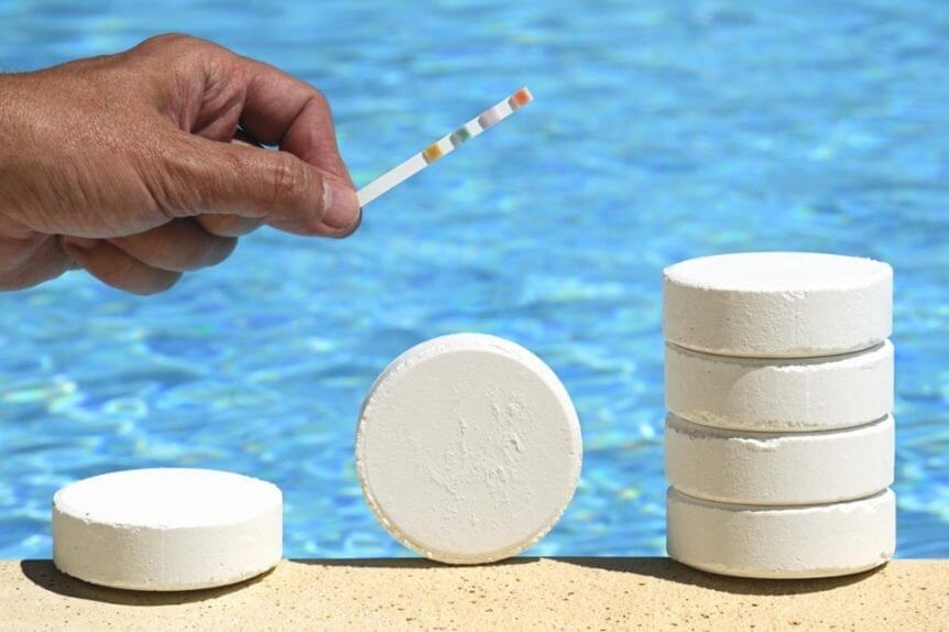 Benefits of a Retractable Pool Cover & Pool Maintenance